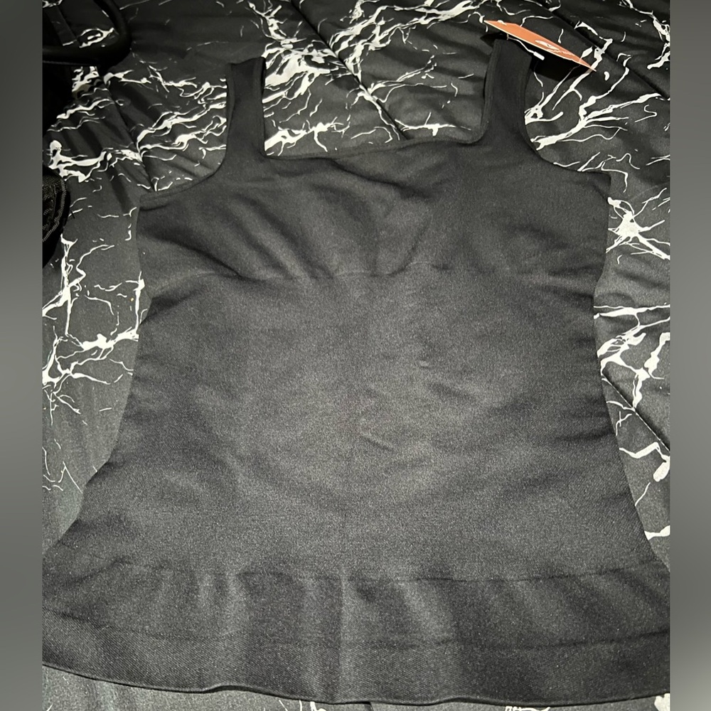Euyzou NWT tummy control shapeware tank top